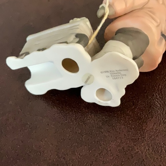 Kim Anderson Boy with sled full of presents - Picture 3 of 3